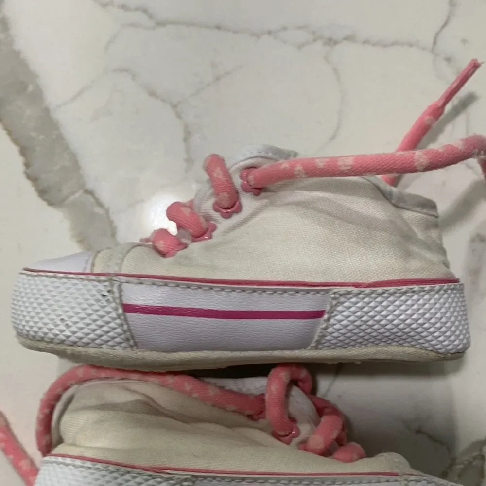 Carter’s INFANT BABY HIGH TOP White Pink Walking Fashion Sneakers Shoes Size 2